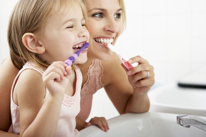 kids brushing teeth
