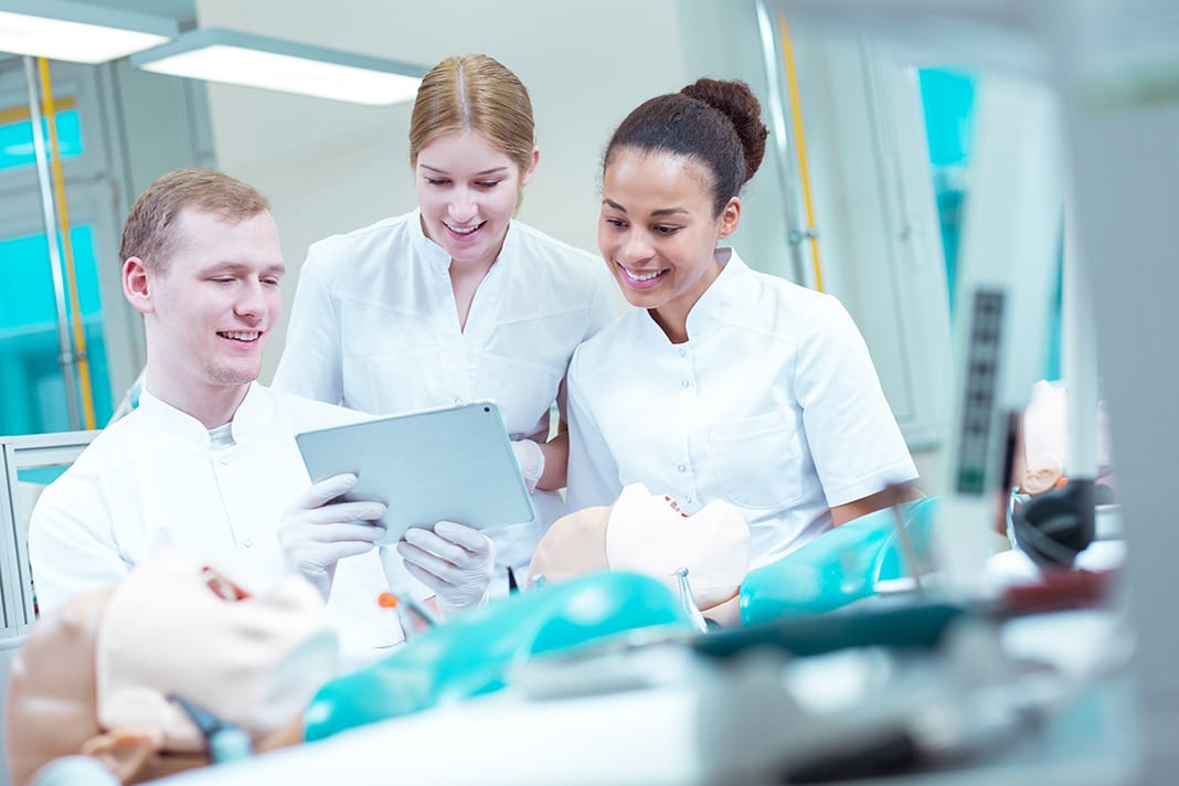 5 Dental Hygiene School Tips for Staying Poised from the Beginning